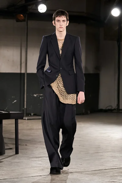 Look 12
